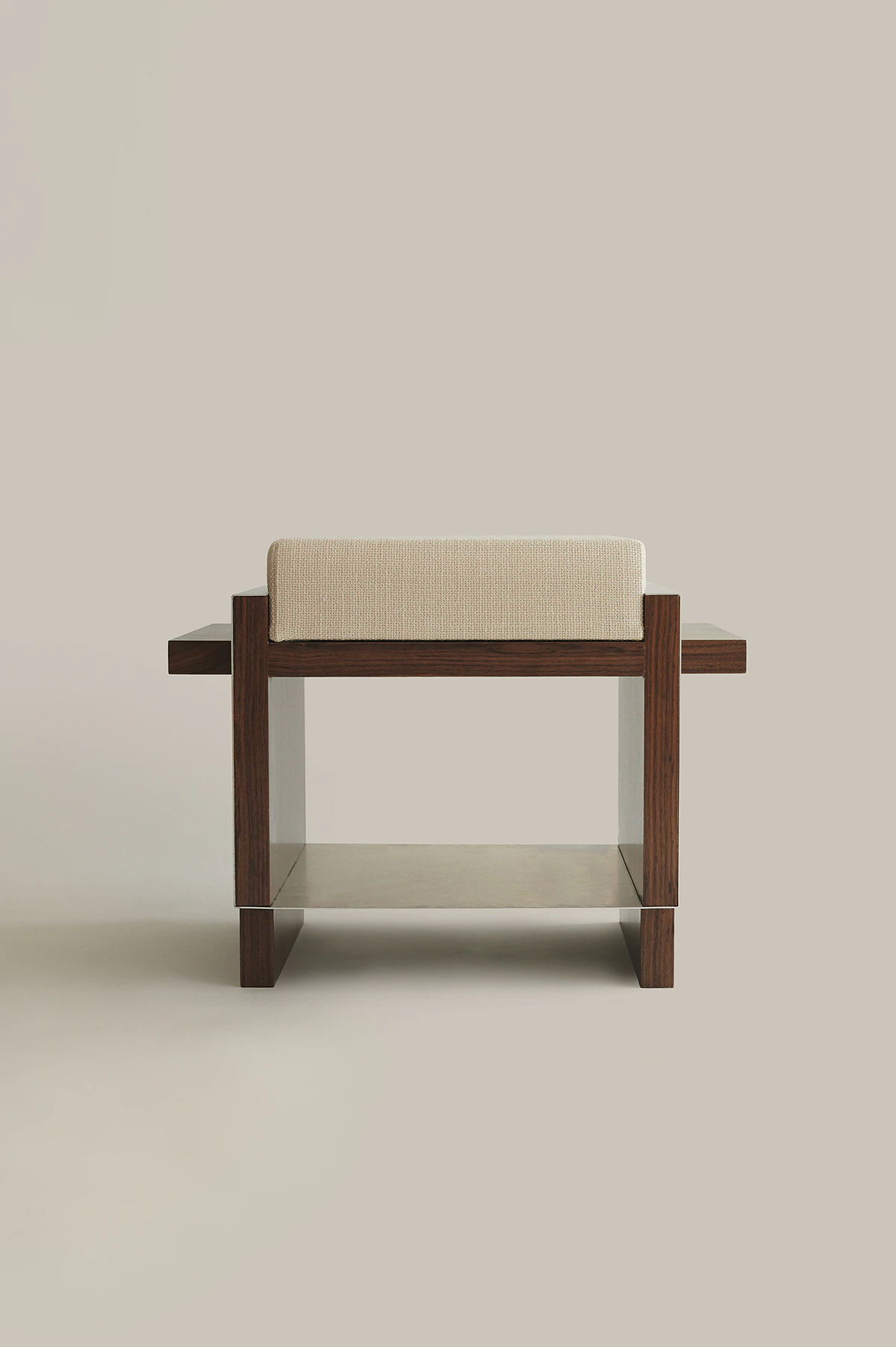 Walk in the Park Chair - Classic and organic design with mid-century curves, inspired by Scandinavian and modernist styles. Comfortable and suitable for various environments and people. Refined simplicity with a timeless aesthetic.