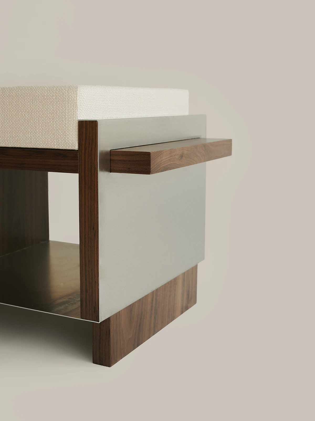 Walk in the Park Chair - Classic and organic design with mid-century curves, inspired by Scandinavian and modernist styles. Comfortable and suitable for various environments and people. Refined simplicity with a timeless aesthetic.