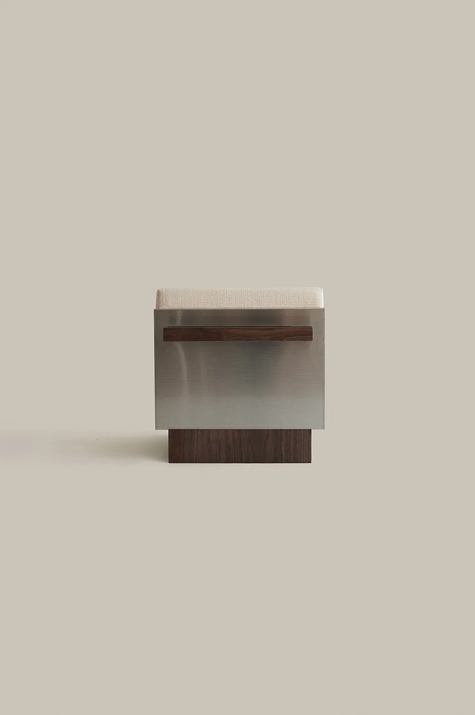 Walk in the Park Chair - Classic and organic design with mid-century curves, inspired by Scandinavian and modernist styles. Comfortable and suitable for various environments and people. Refined simplicity with a timeless aesthetic.