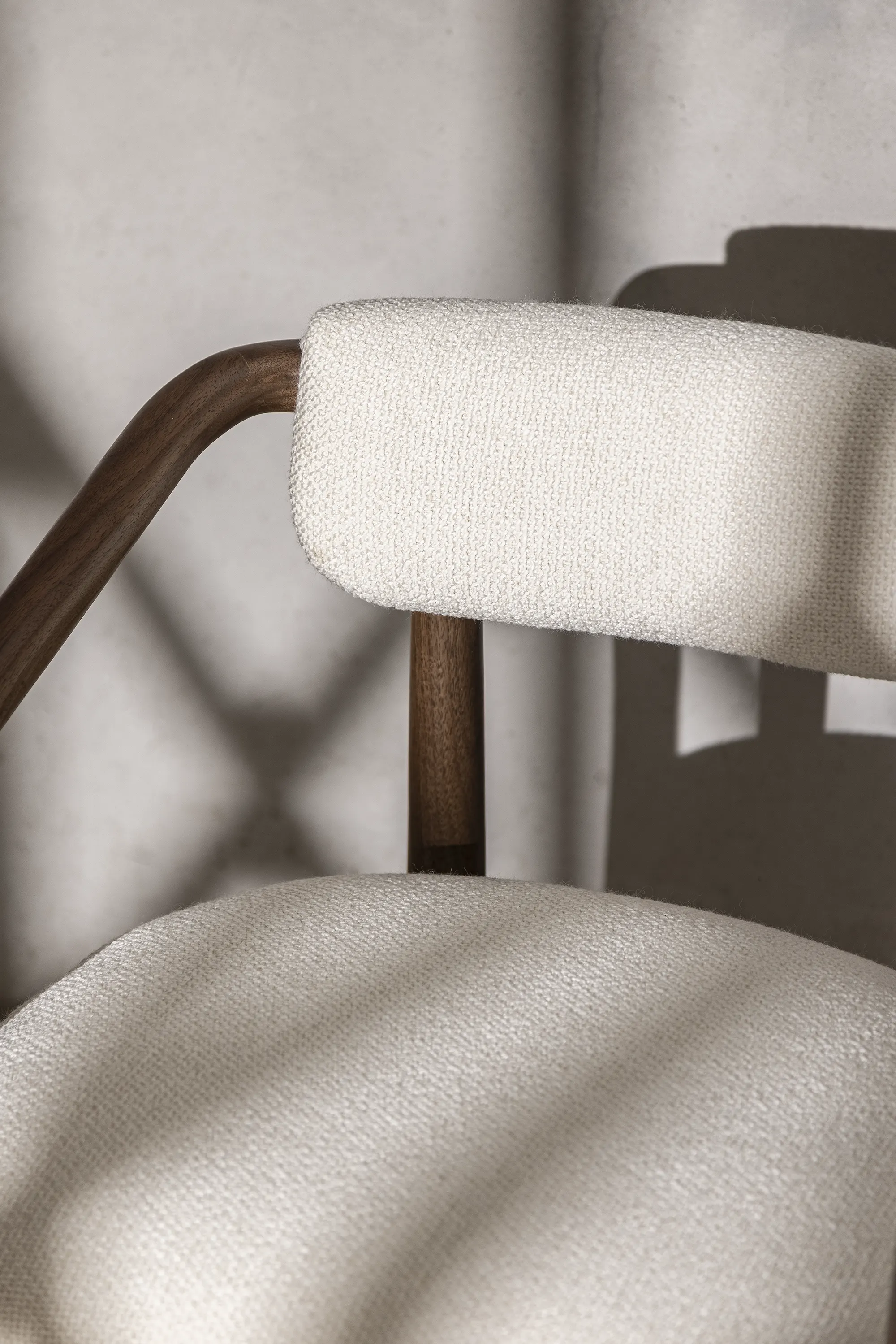 Walk in the Park Chair - Classic and organic design with mid-century curves, inspired by Scandinavian and modernist styles. Comfortable and suitable for various environments and people. Refined simplicity with a timeless aesthetic.